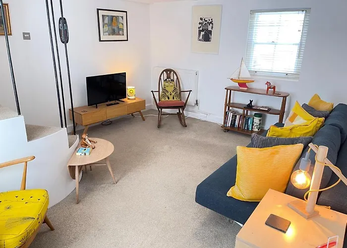 Sixpence Cottage, A Few Steps From The Harbour!