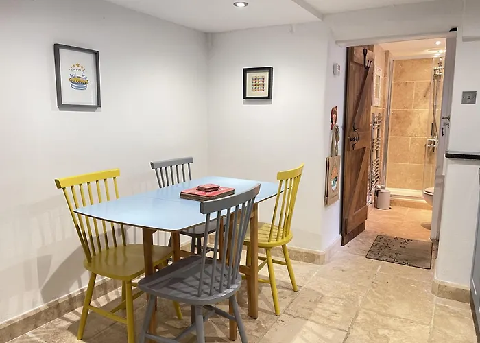 Sixpence Cottage, A Few Steps From The Harbour!