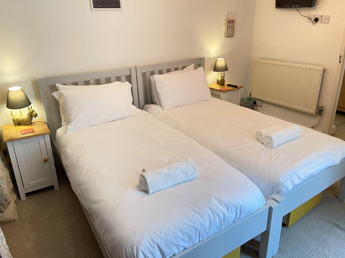 Sixpence Cottage, A Few Steps From The Harbour! *