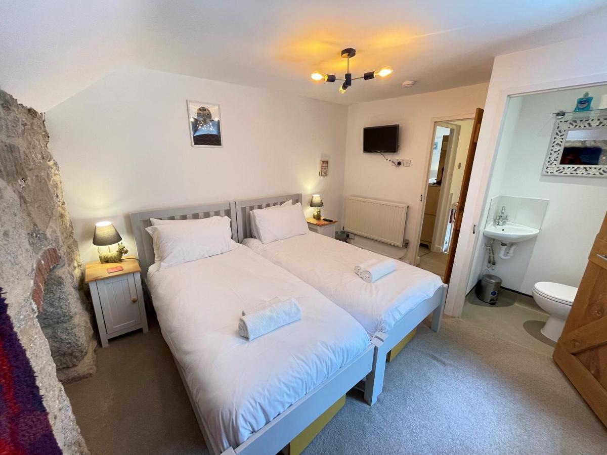 Sixpence Cottage, A Few Steps From The Harbour! Holiday home *