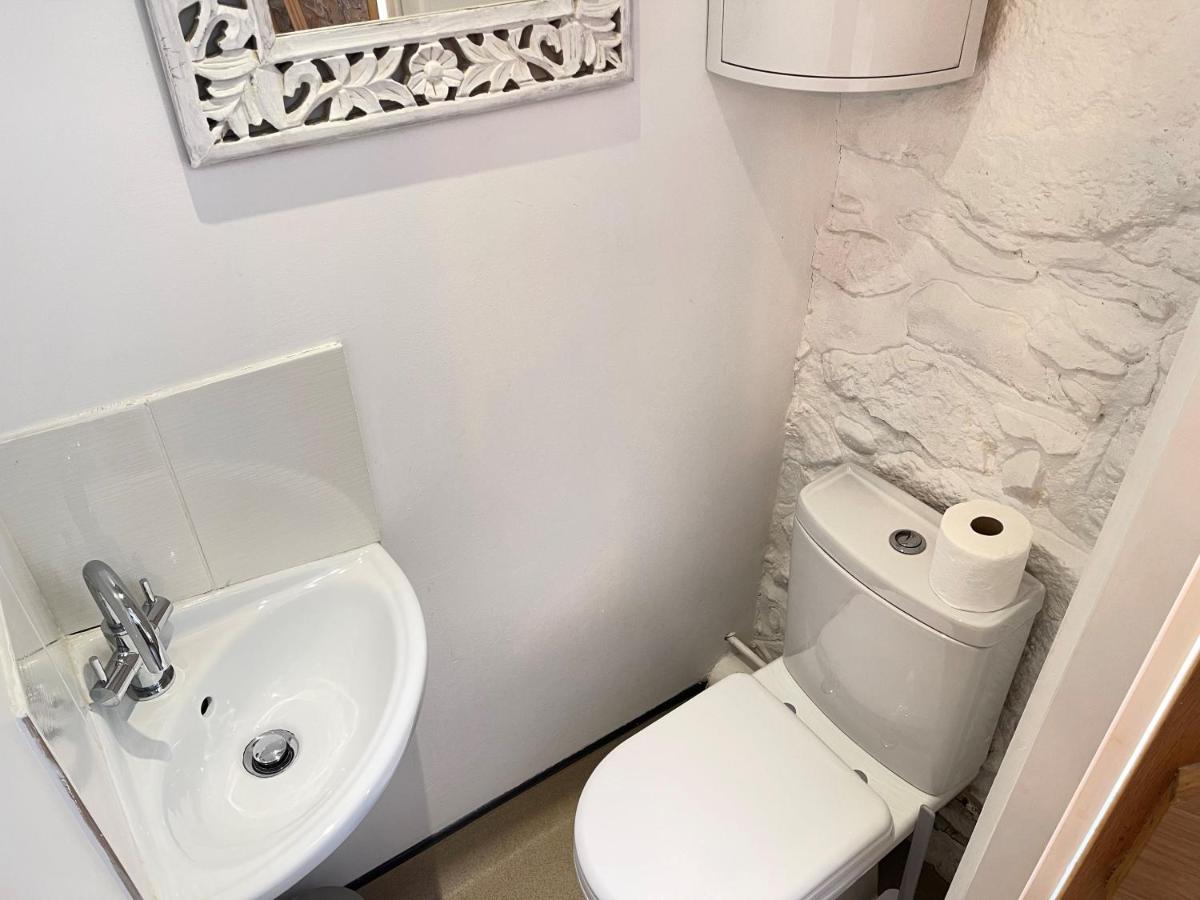 Sixpence Cottage, A Few Steps From The Harbour! *