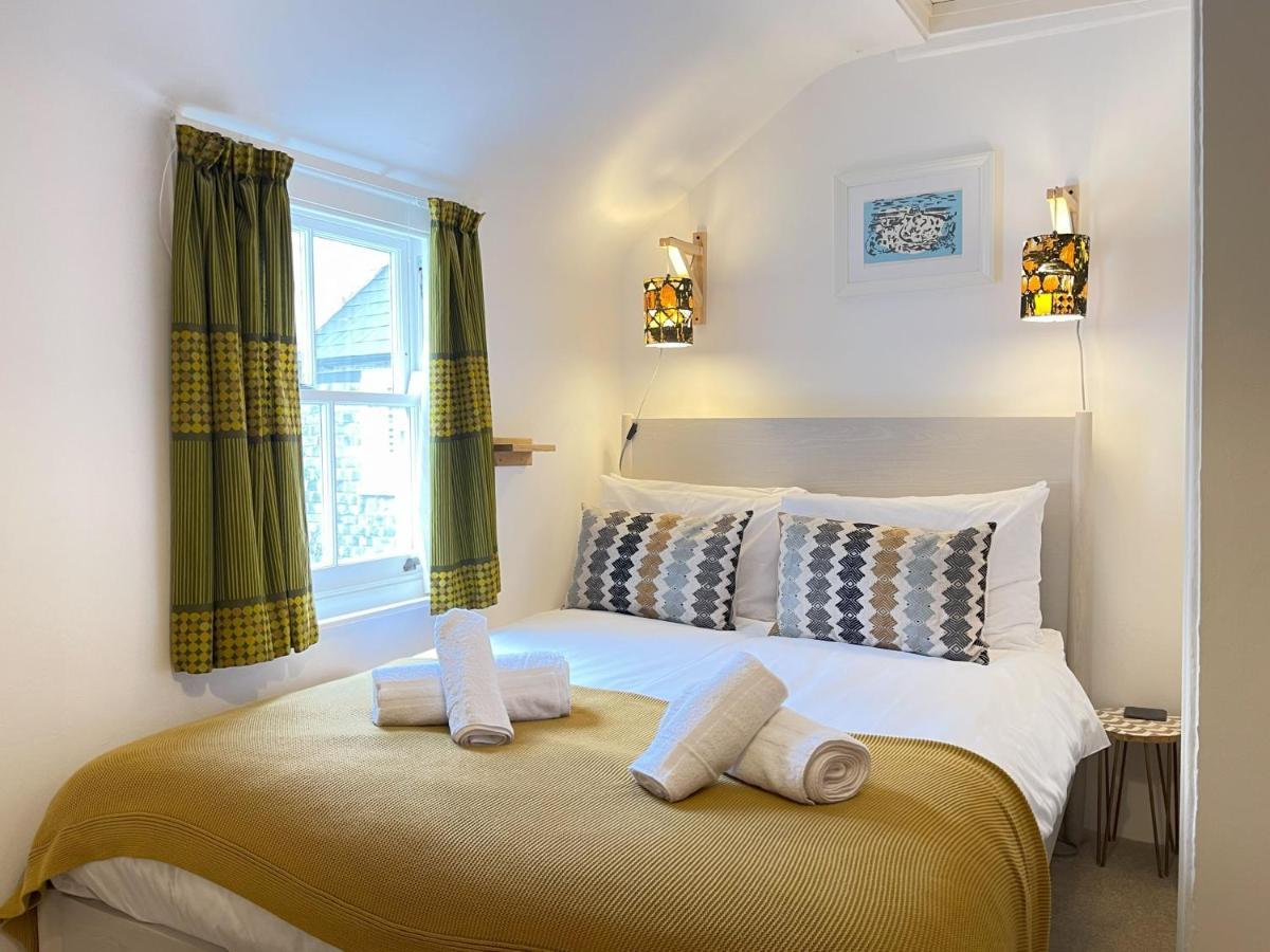 Sixpence Cottage, A Few Steps From The Harbour! *