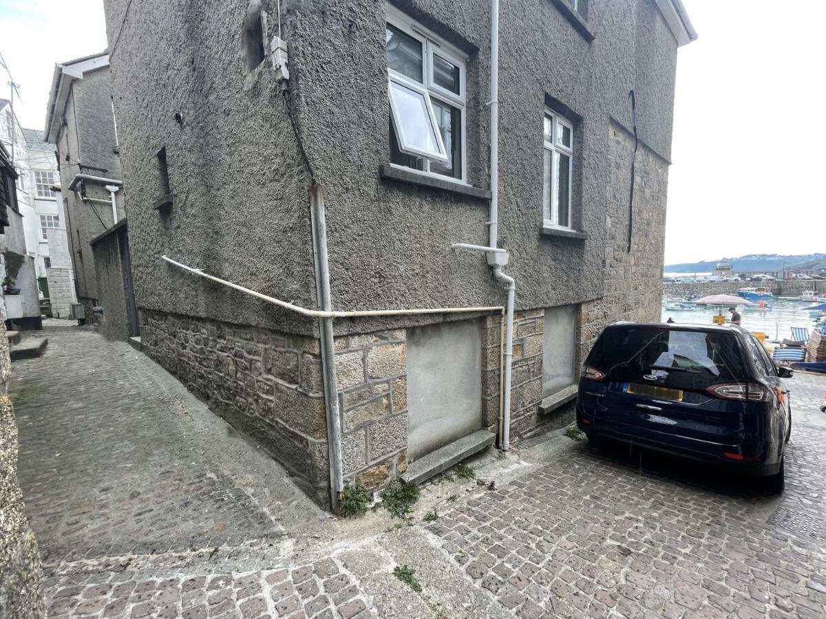 Sixpence Cottage, A Few Steps From The Harbour!