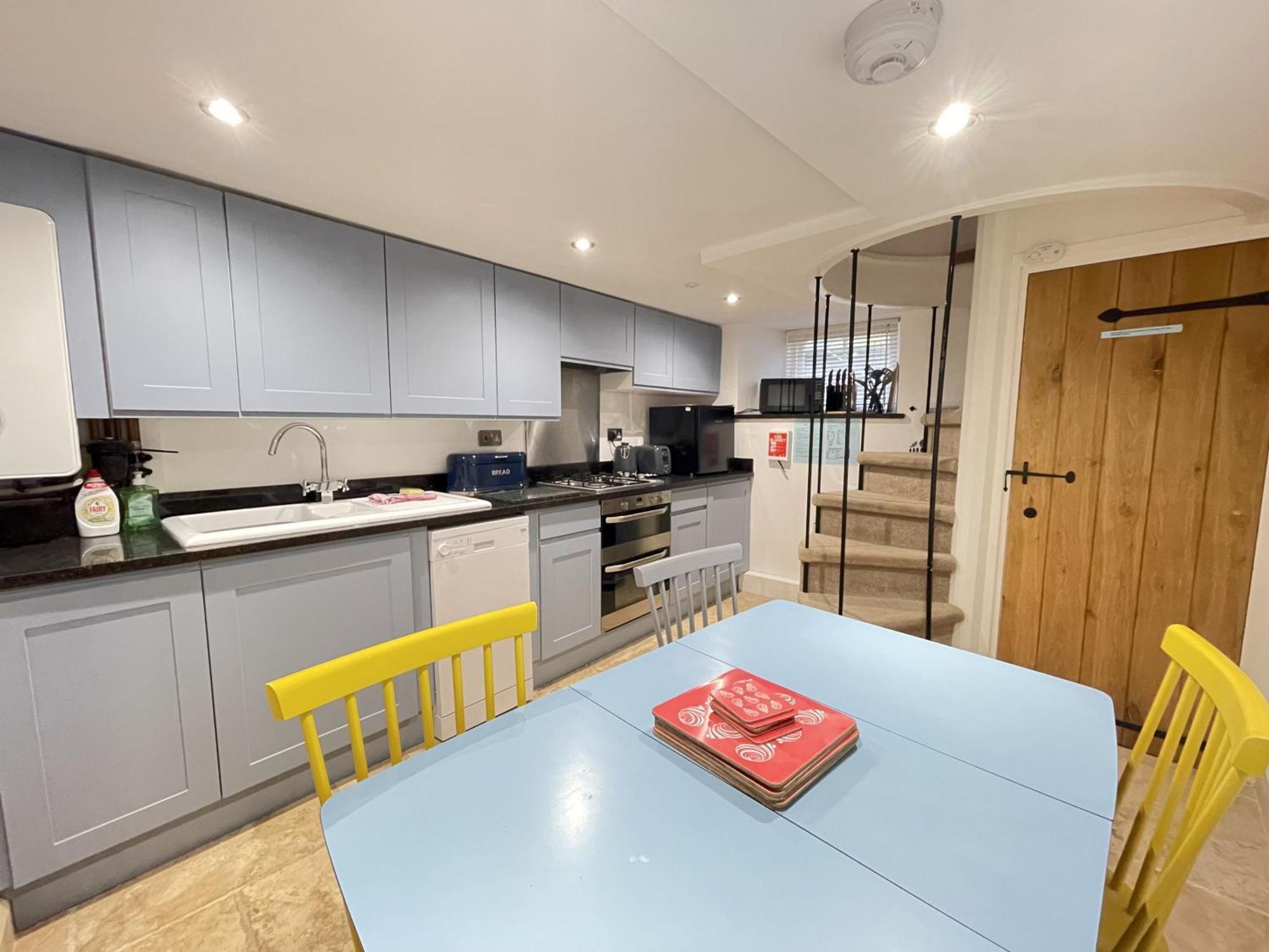 Sixpence Cottage, A Few Steps From The Harbour! Holiday home